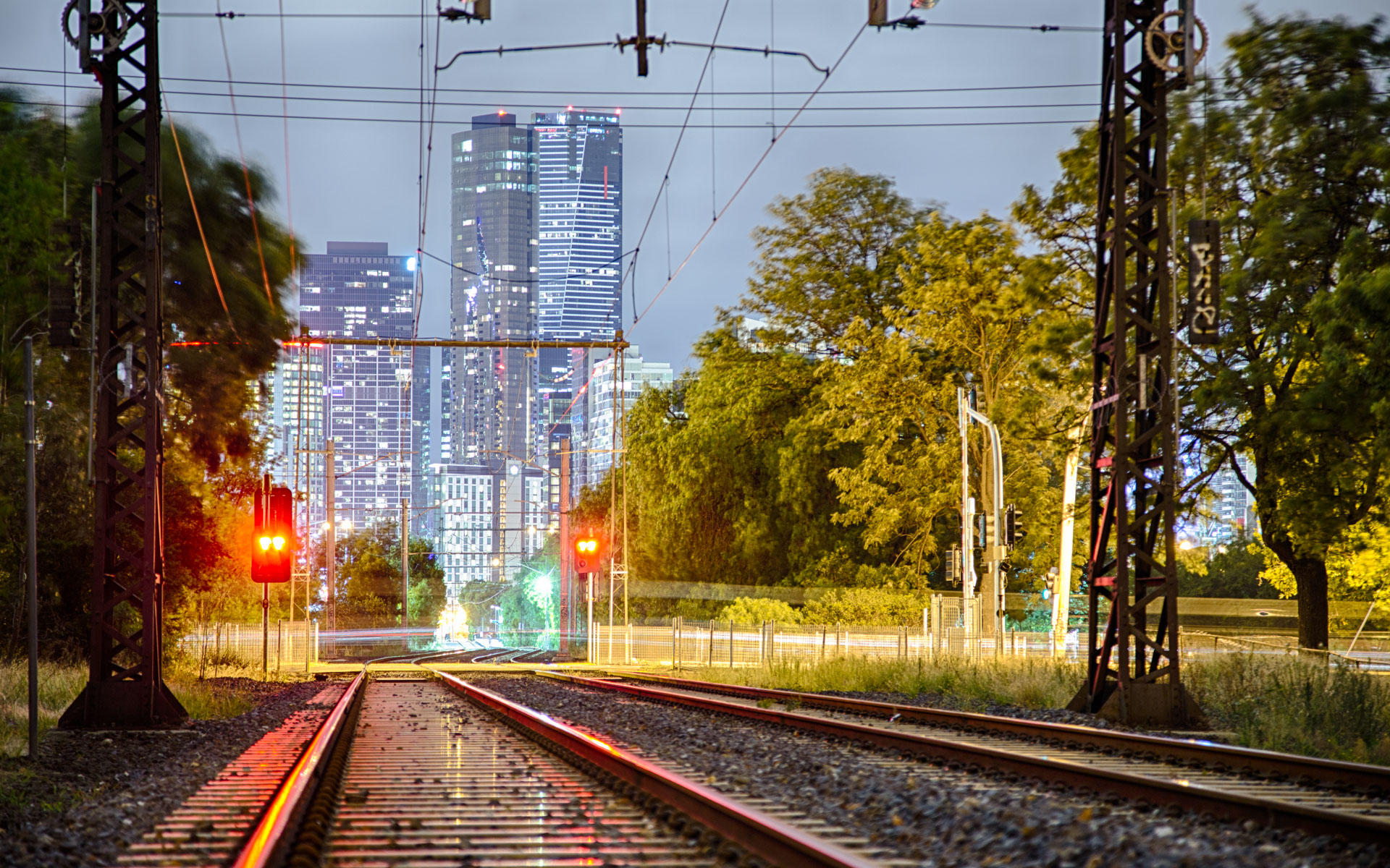 Melbourne on the rails - with FREE RAW files